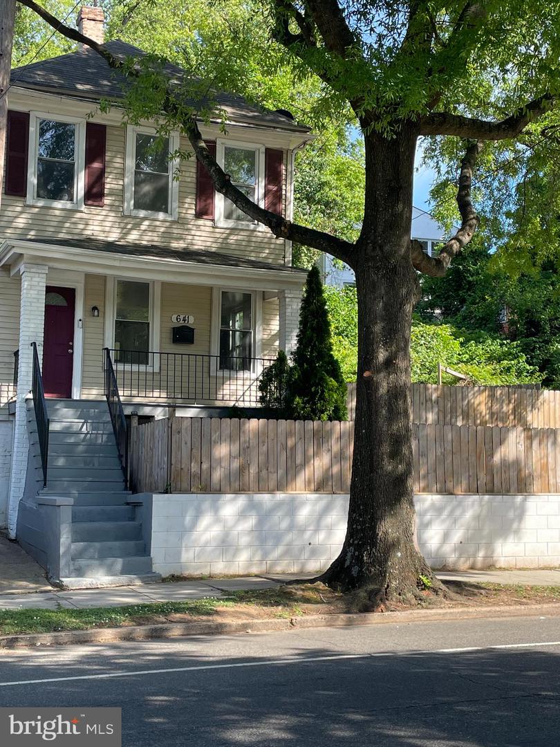 641 49th St Ne Property Photo 1