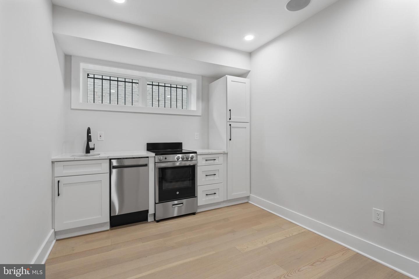 615 Irving St Nw #1 Property Photo 10