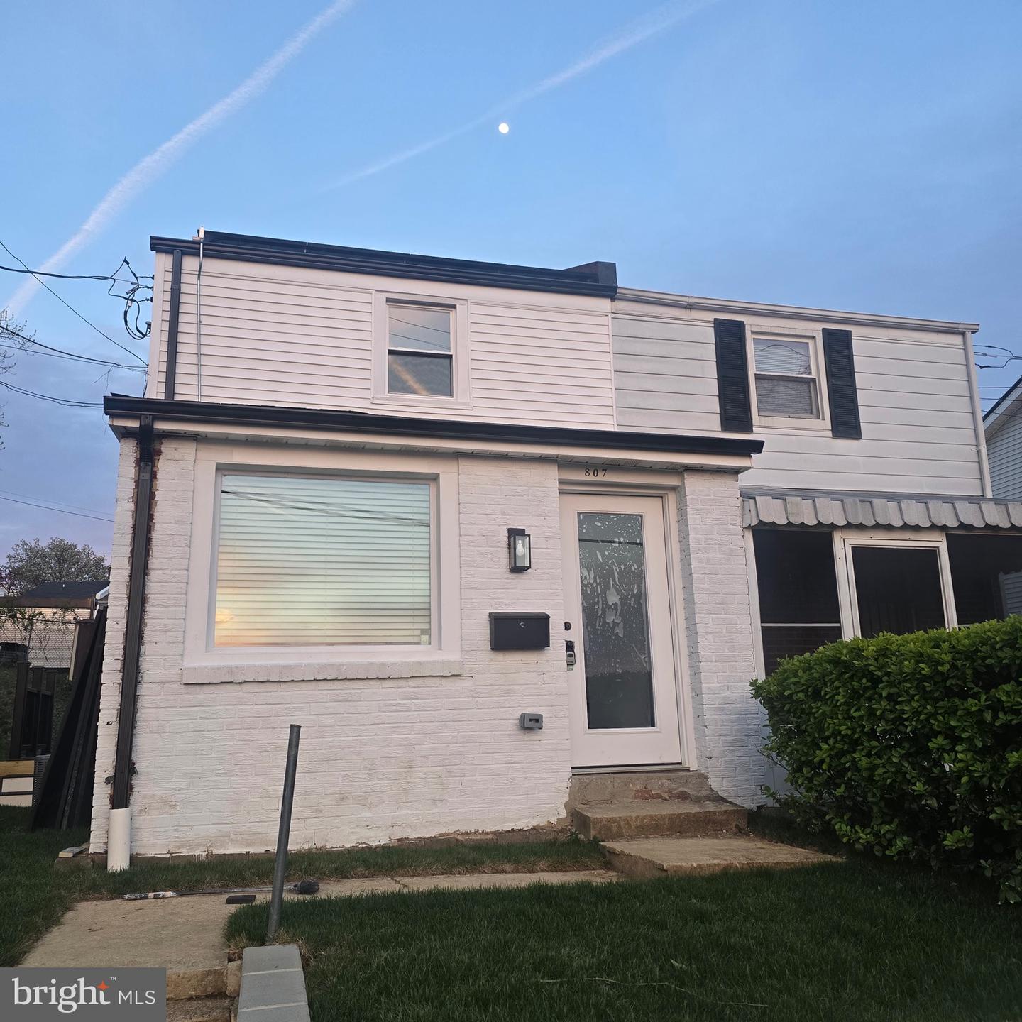 807 50TH PL NE Property Photo 1