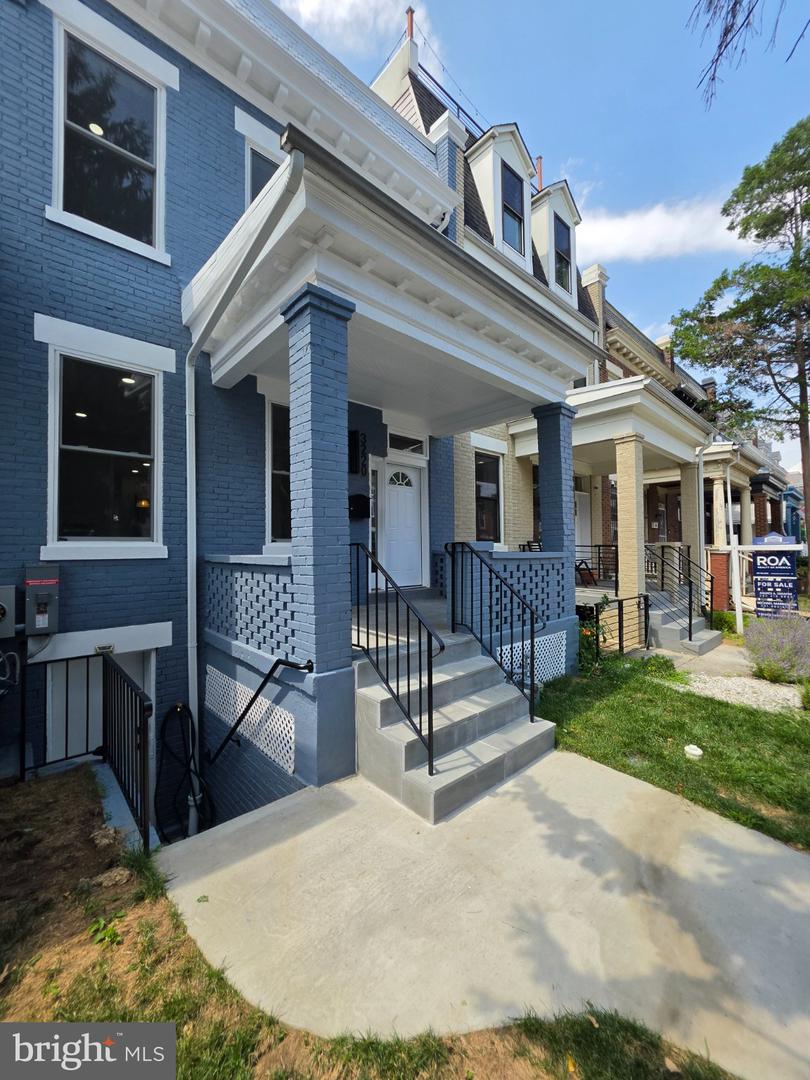 3220 Warder St Nw Property Photo 1