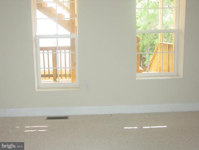 13 S St Ne #a Property Photo 5