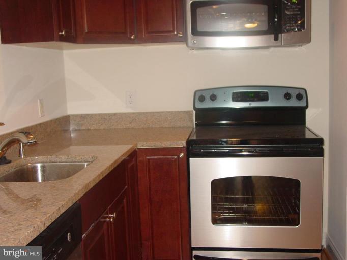 13 S St Ne #a Property Photo 7