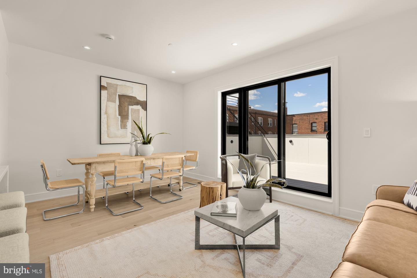 1463 Harvard St Nw #ph8 Property Photo 2