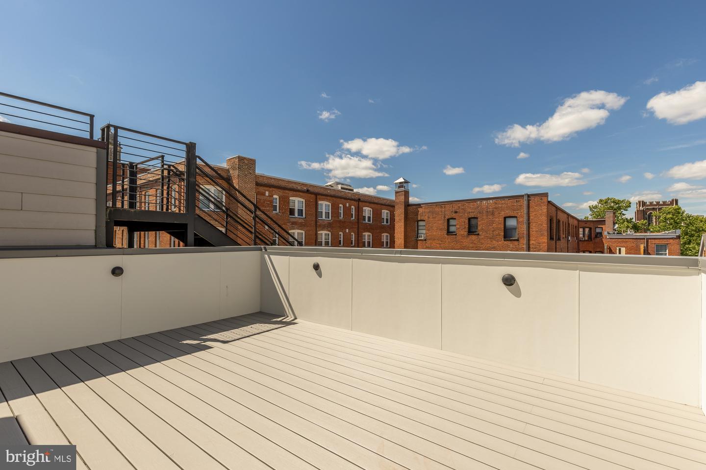 1463 Harvard St Nw #ph8 Property Photo 3