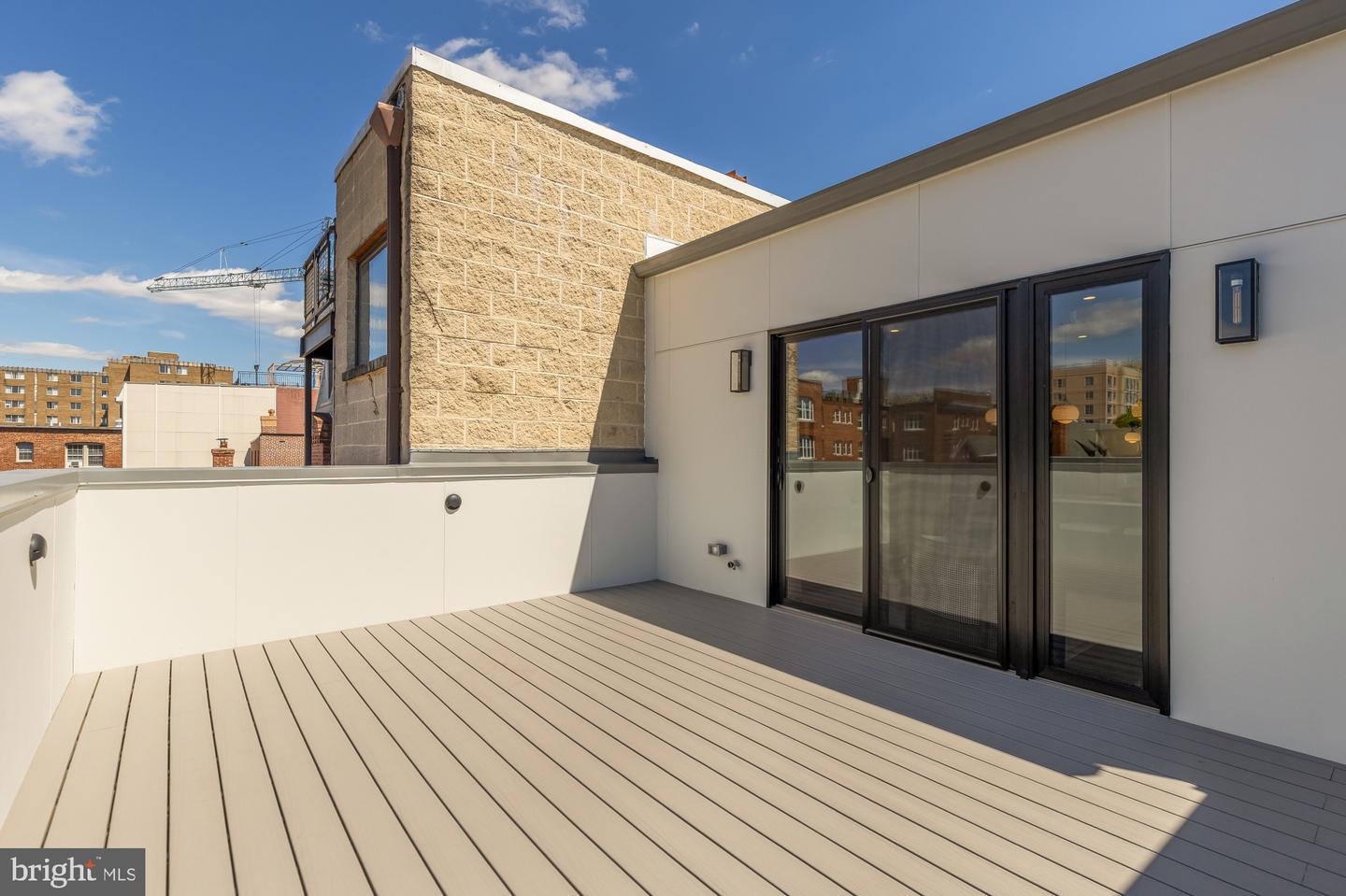 1463 Harvard St Nw #ph8 Property Photo 4