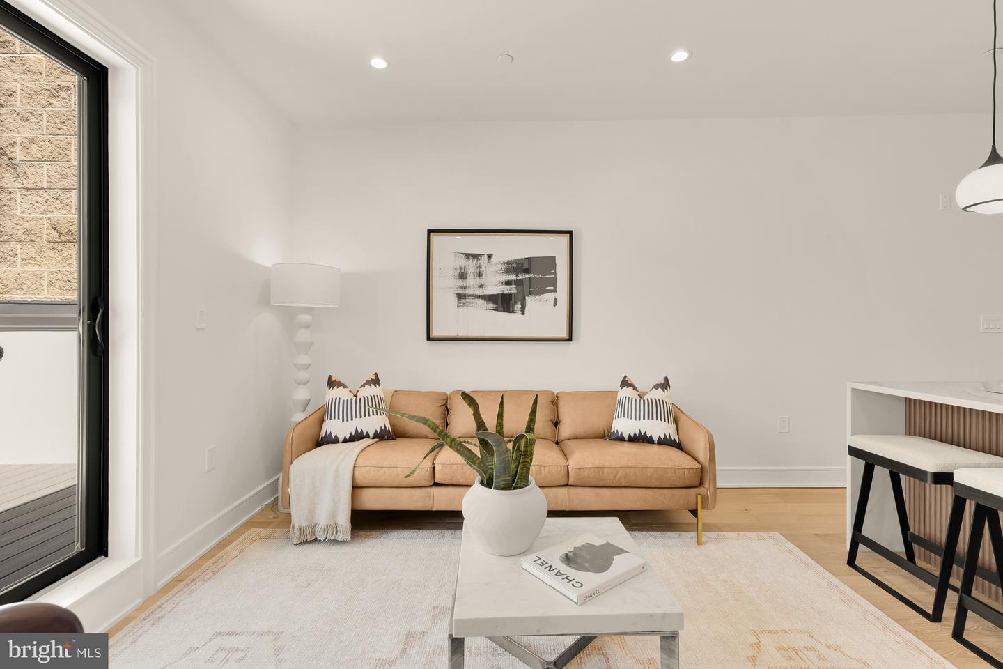 1463 Harvard St Nw #ph8 Property Photo 5