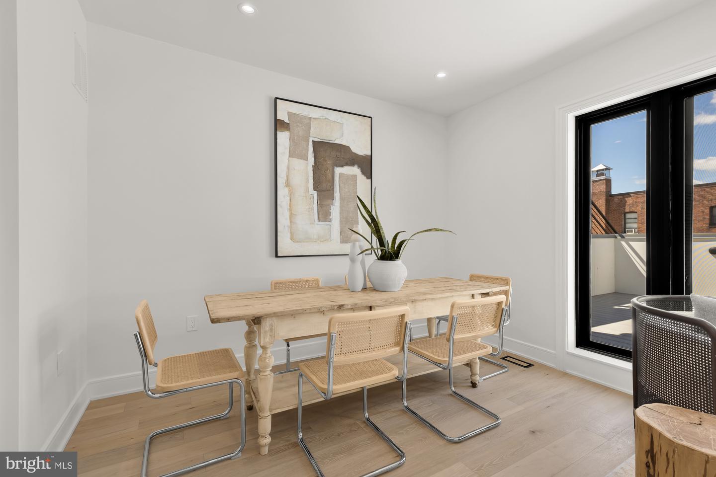 1463 Harvard St Nw #ph8 Property Photo 6