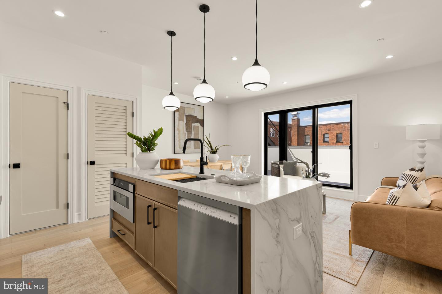 1463 Harvard St Nw #ph8 Property Photo 8