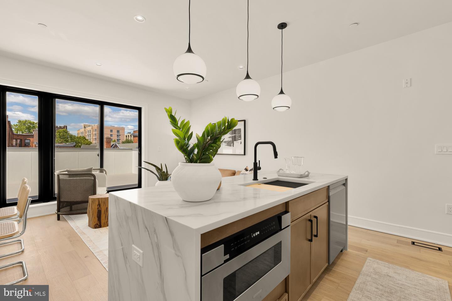 1463 Harvard St Nw #ph8 Property Photo 9