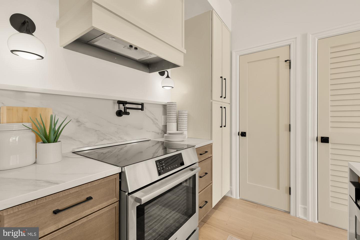 1463 Harvard St Nw #ph8 Property Photo 11