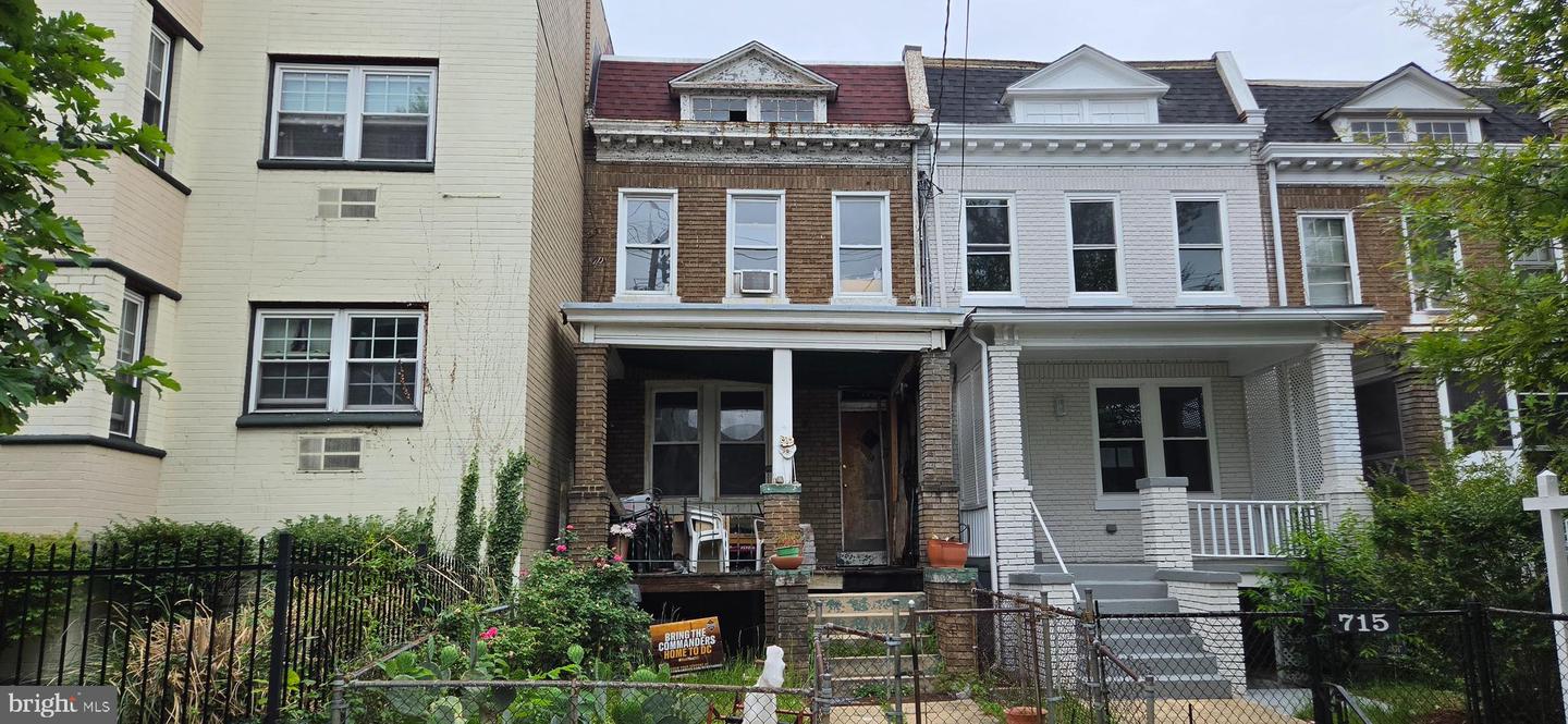 717 Longfellow St Nw Property Photo 1