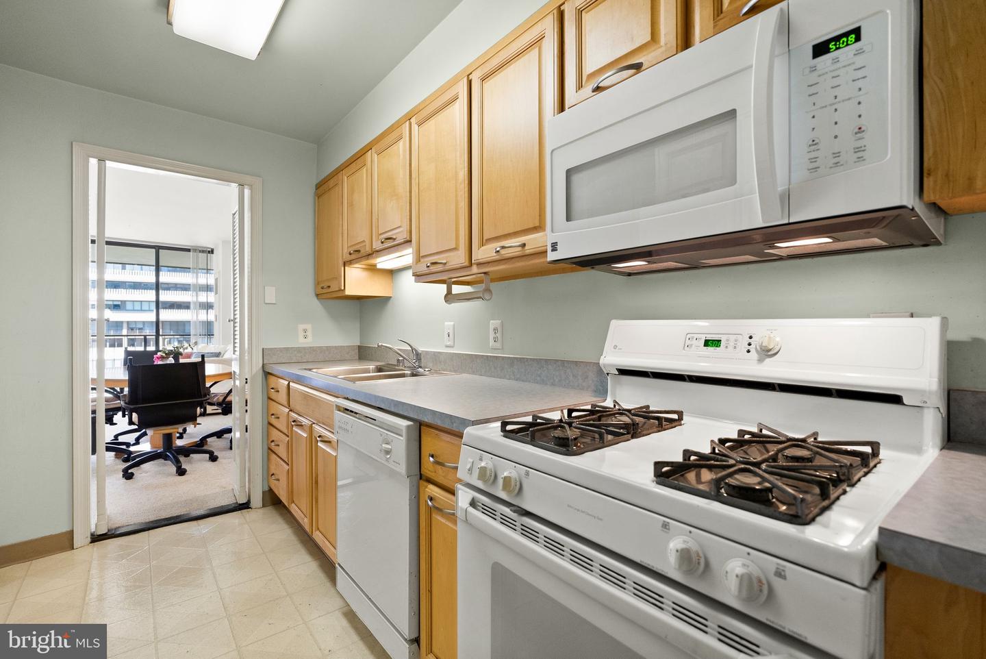 700 New Hampshire Ave Nw #912 Property Photo 10
