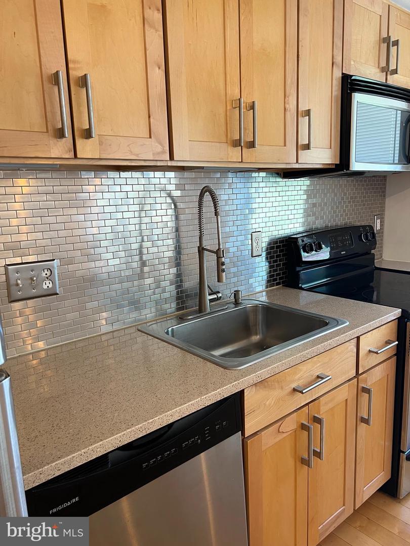 210 Oakwood St Se #204 Property Photo 8