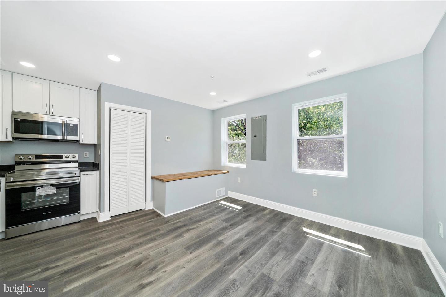 2908 2nd St Se #d Property Photo 12