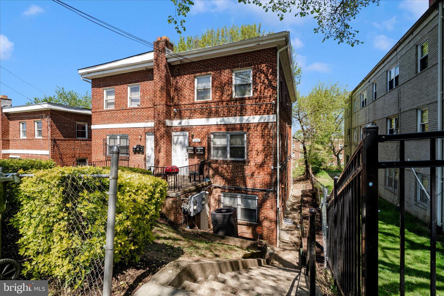 320 ATLANTIC ST SE Property Photo 1