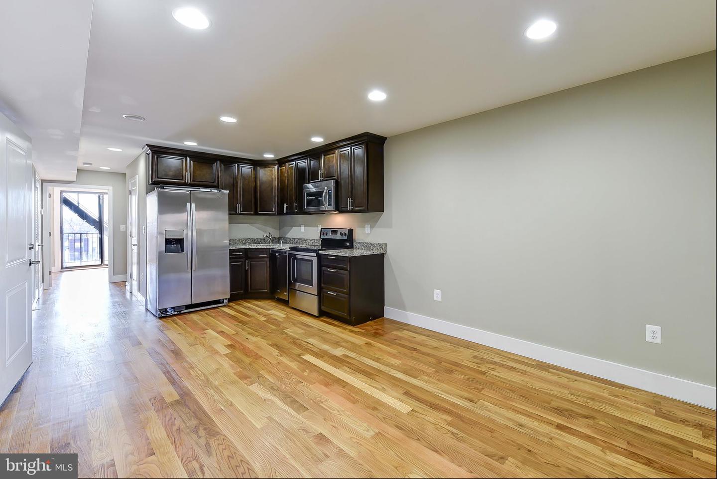 2031 Benning Rd Ne #b Property Photo 4