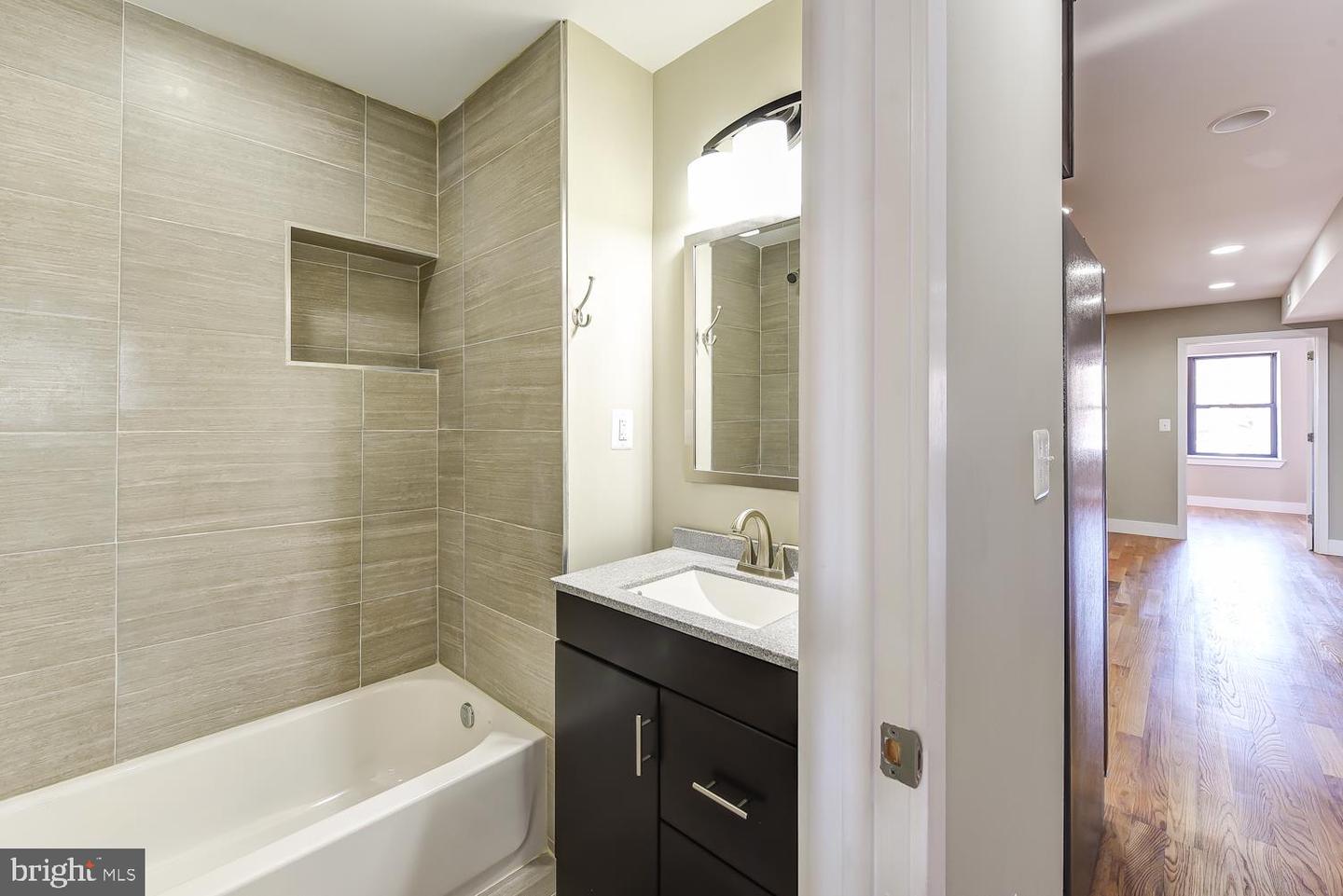 2031 Benning Rd Ne #b Property Photo 11