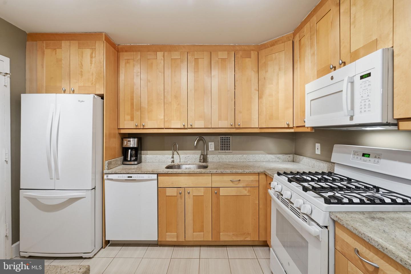 3001 VEAZEY TER NW #923 Property Photo 1