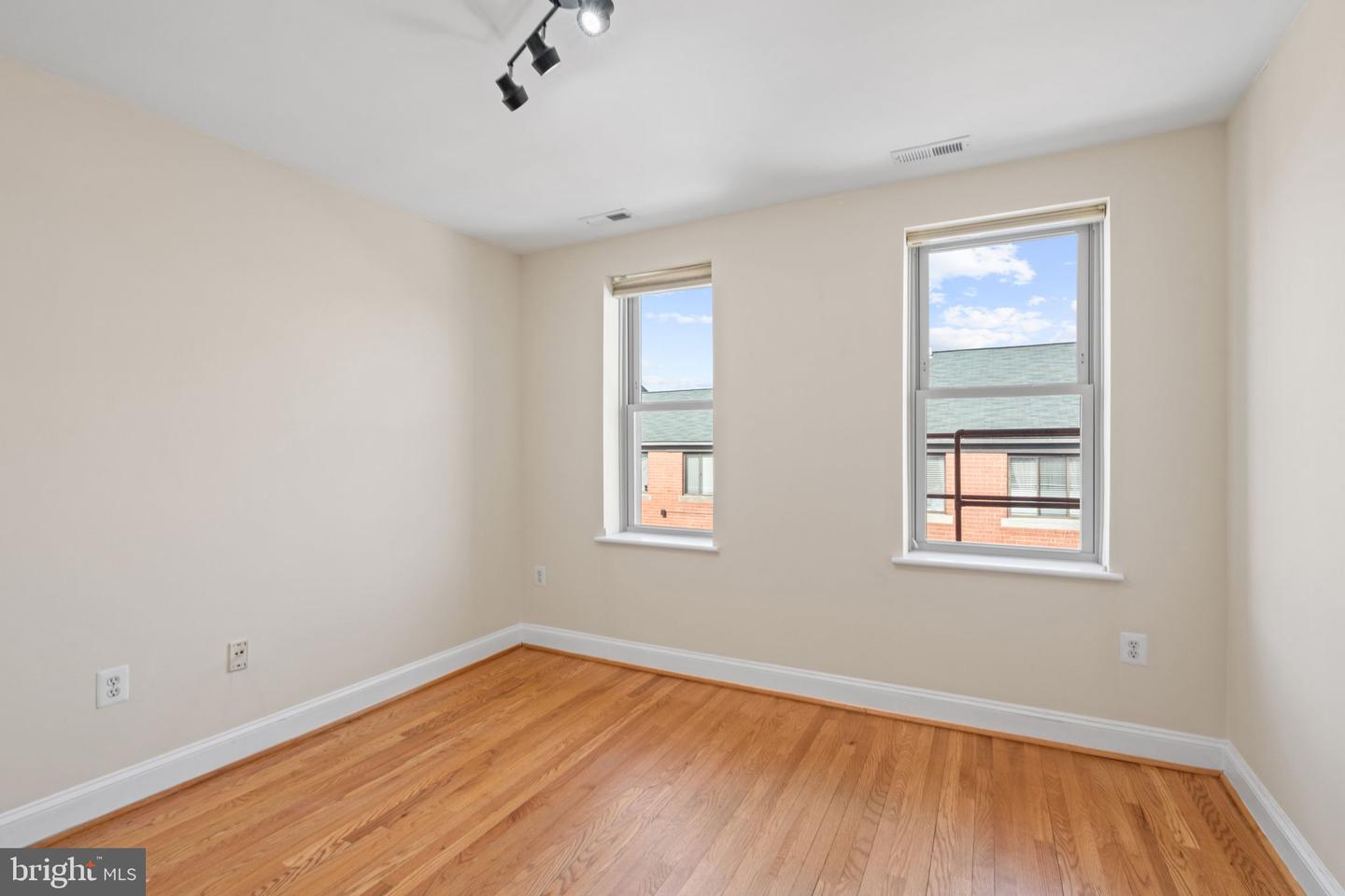 1427 Chapin St Nw #306 Property Photo 23