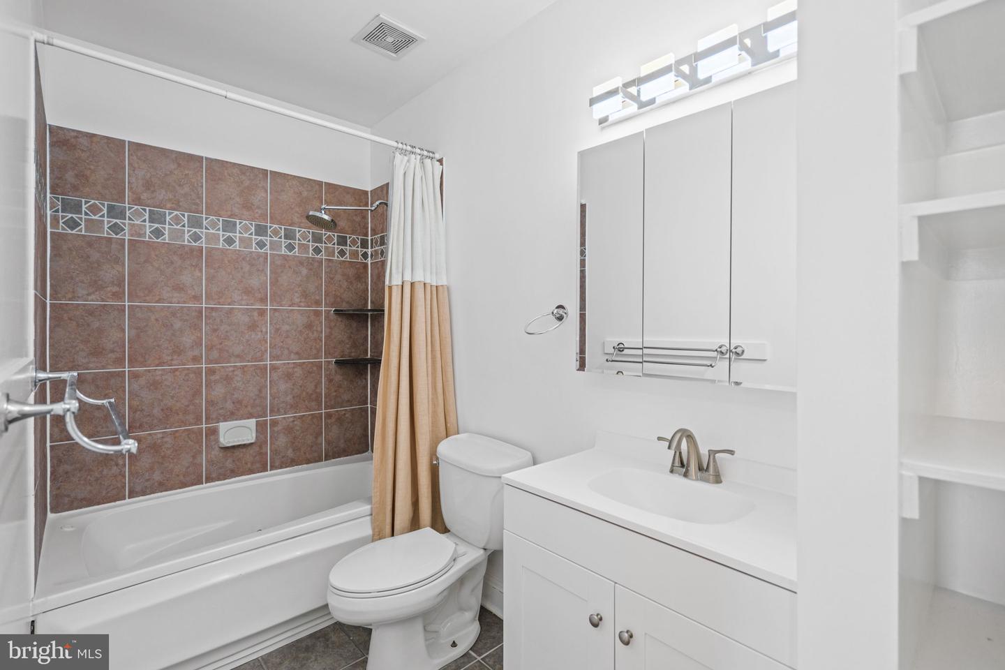 1427 Chapin St Nw #306 Property Photo 28