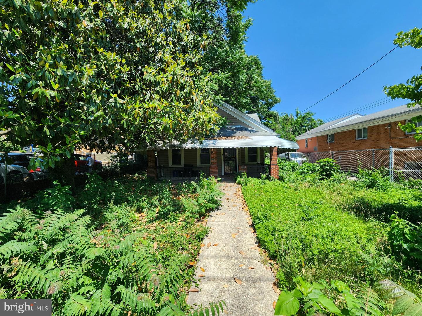4506 BROOKS ST NE Property Photo 1