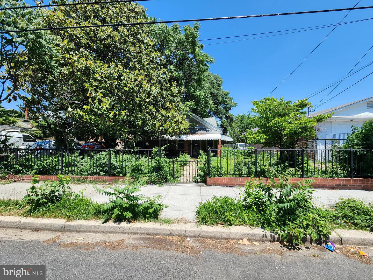 4506 Brooks St Ne Property Photo 3