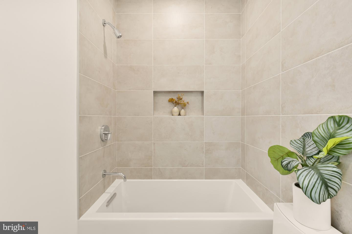 1128 10th St Nw #402 Property Photo 18