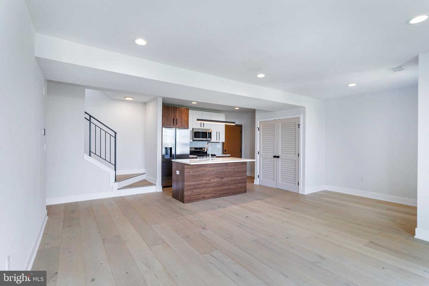 845 19th St Ne #ph-12 Property Photo 7