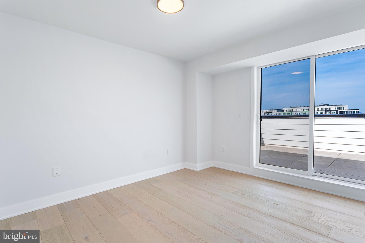 845 19th St Ne #ph-12 Property Photo 9
