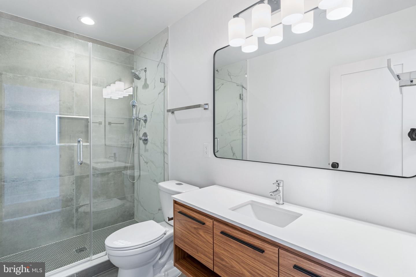 845 19th St Ne #ph-12 Property Photo 14