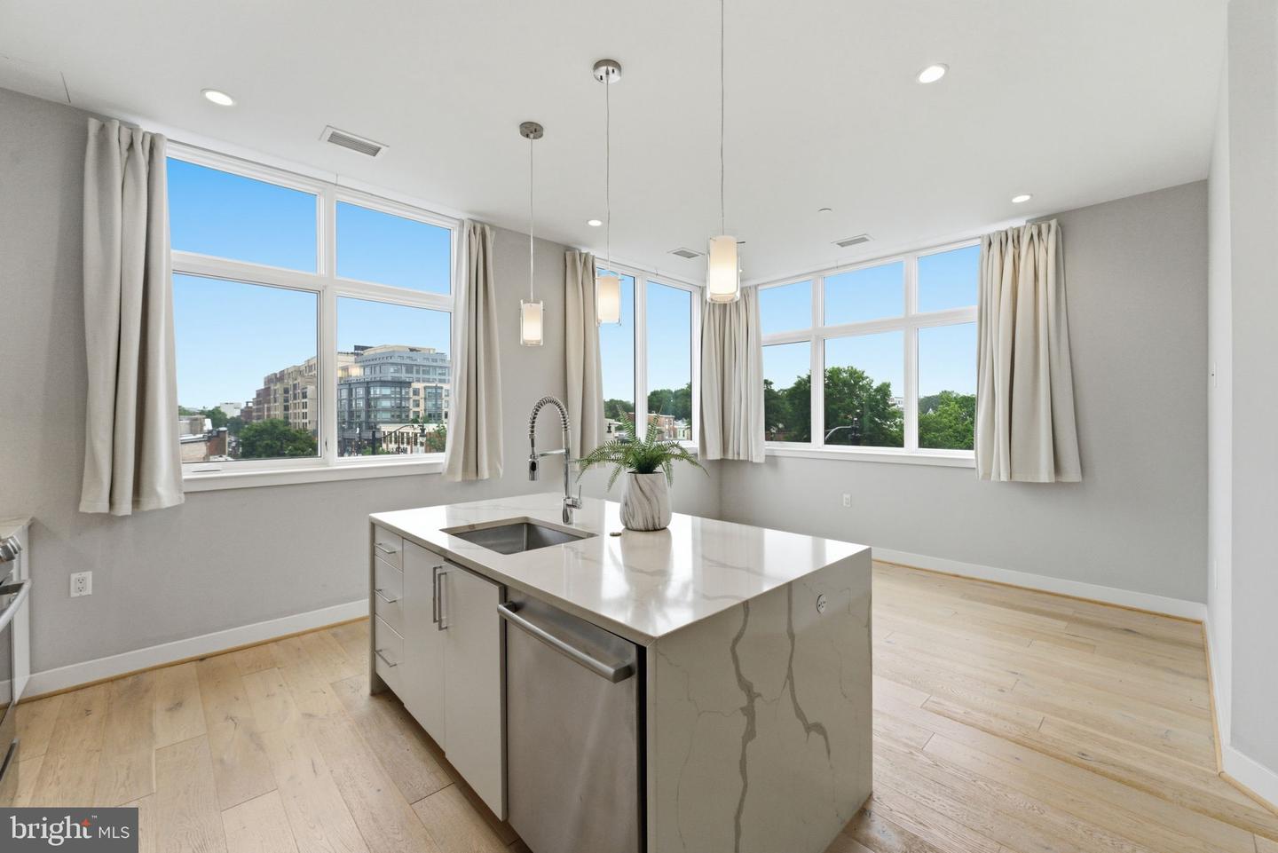 646 H St Ne #304 Property Photo 1