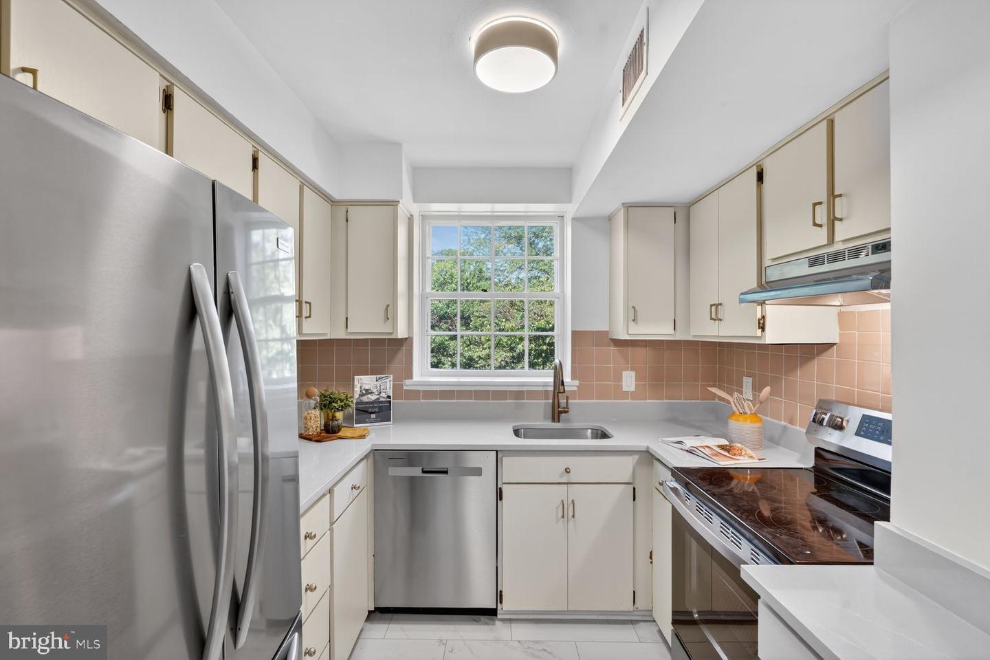 3621 39th St Nw #b320 Property Photo 8