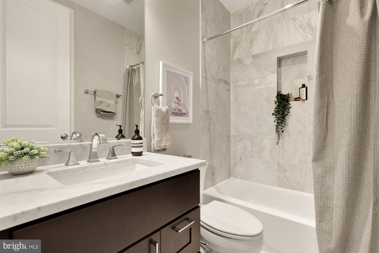 1223 Kenyon St Nw #3 Property Photo 9