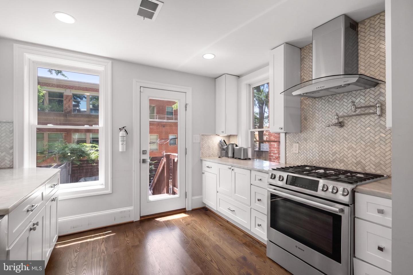 3322 Prospect St Nw Property Photo 9