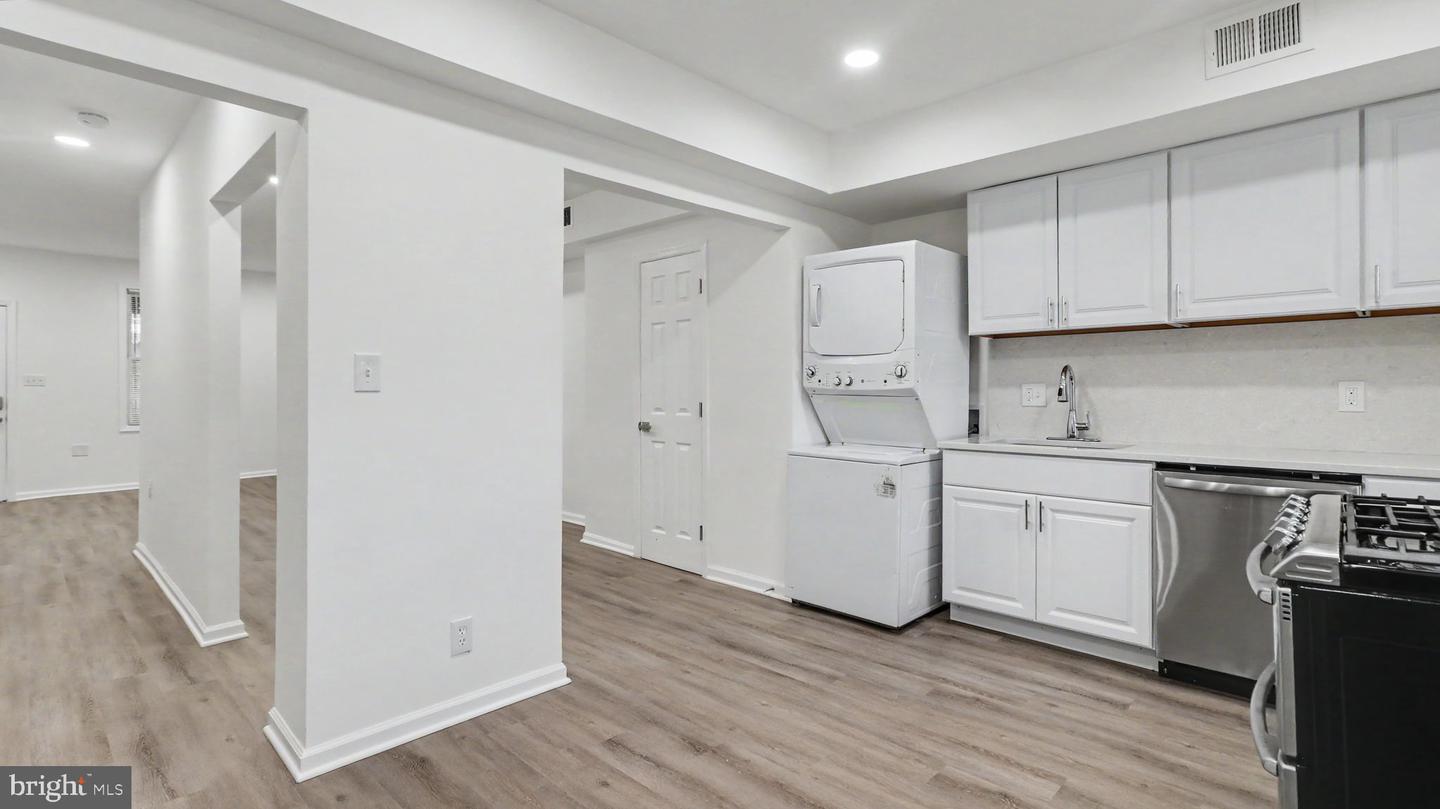1028 Kenyon St Nw Property Photo 3