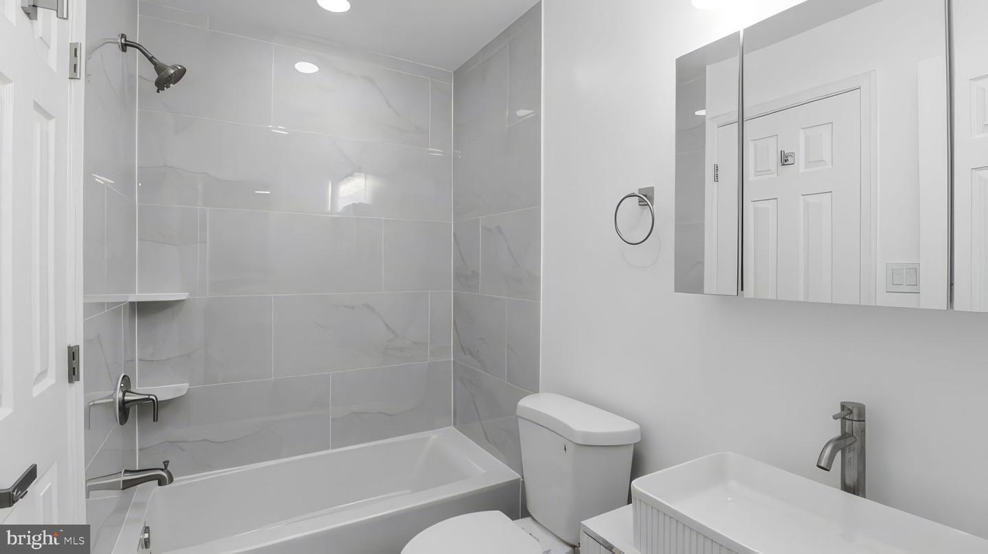 1028 Kenyon St Nw Property Photo 13