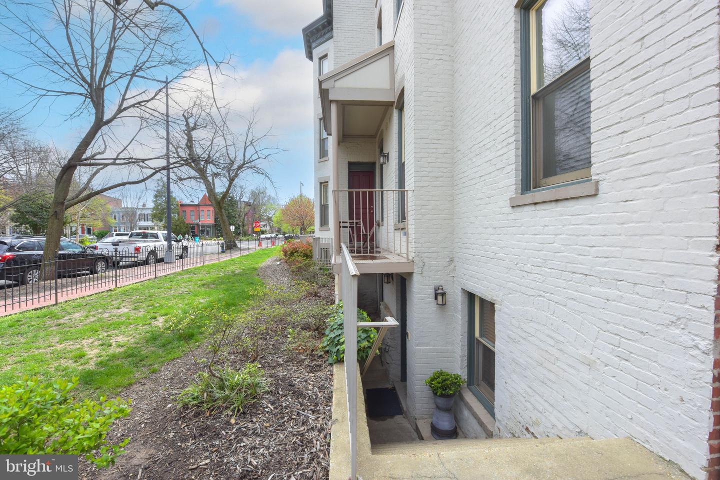 424 E Capitol St Ne #3 Property Photo 3