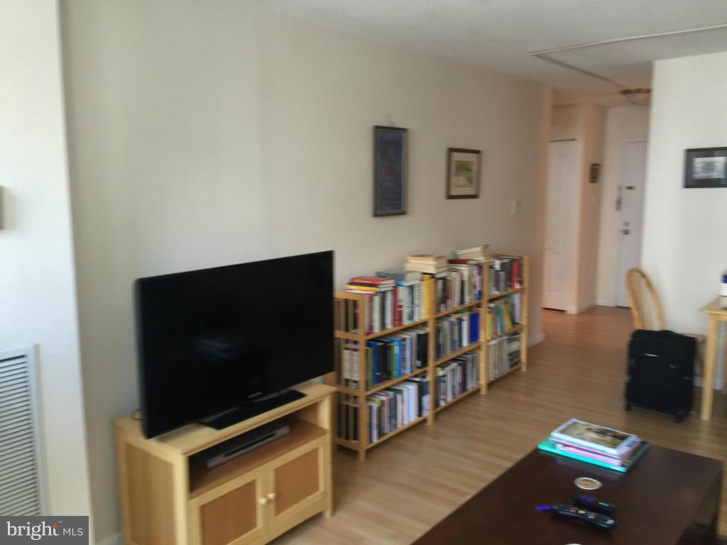 1301 20th St Nw #207 Property Photo 6
