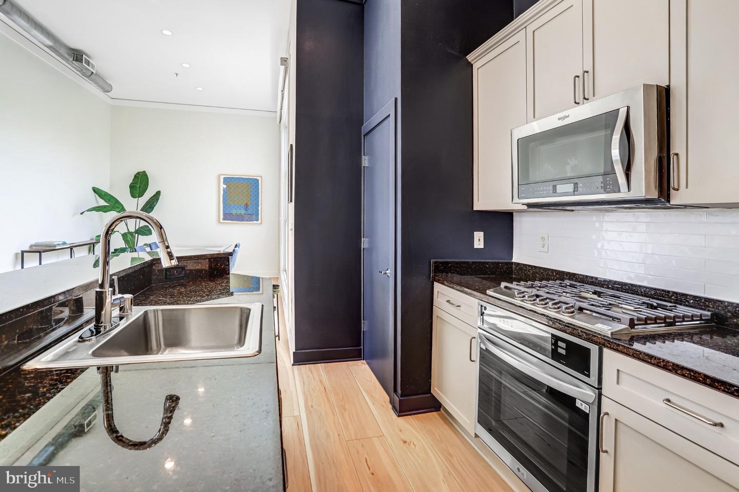 2380 Champlain St Nw #306 Property Photo 8