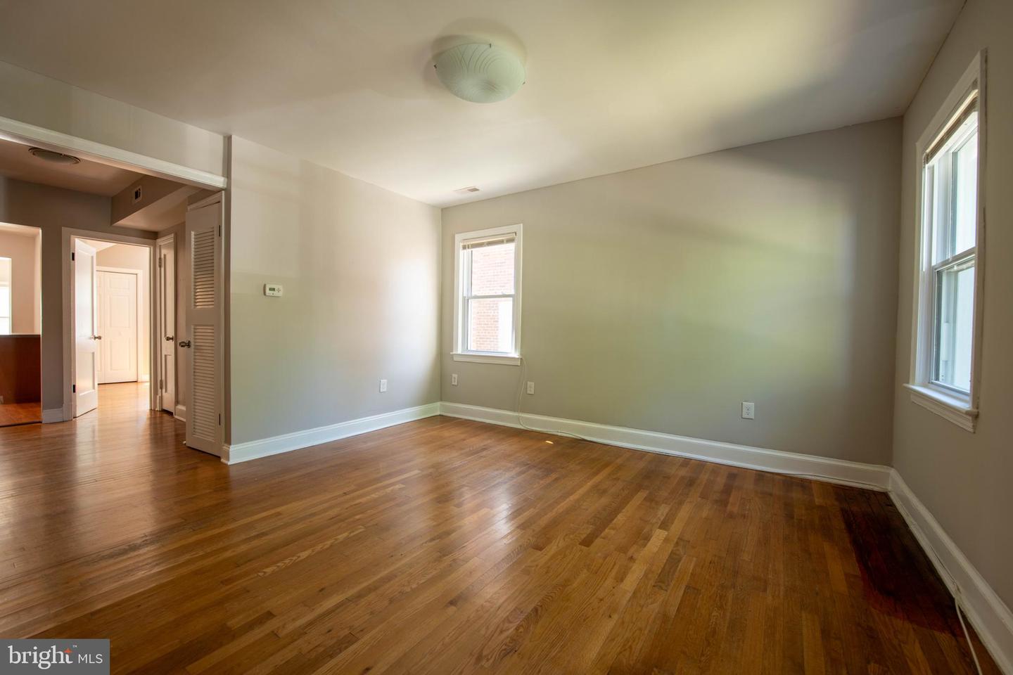 2241 40th Pl Nw Property Photo 8