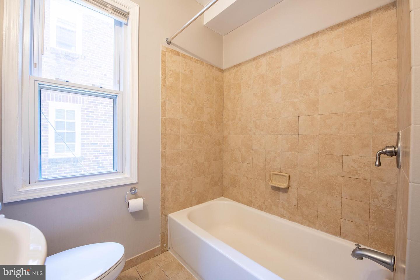2241 40th Pl Nw Property Photo 23