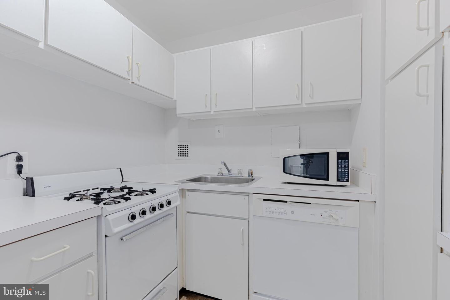 950 25th St Nw #327n Property Photo 4