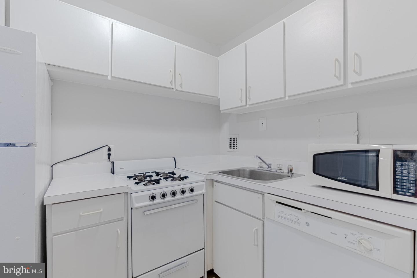950 25th St Nw #327n Property Photo 6
