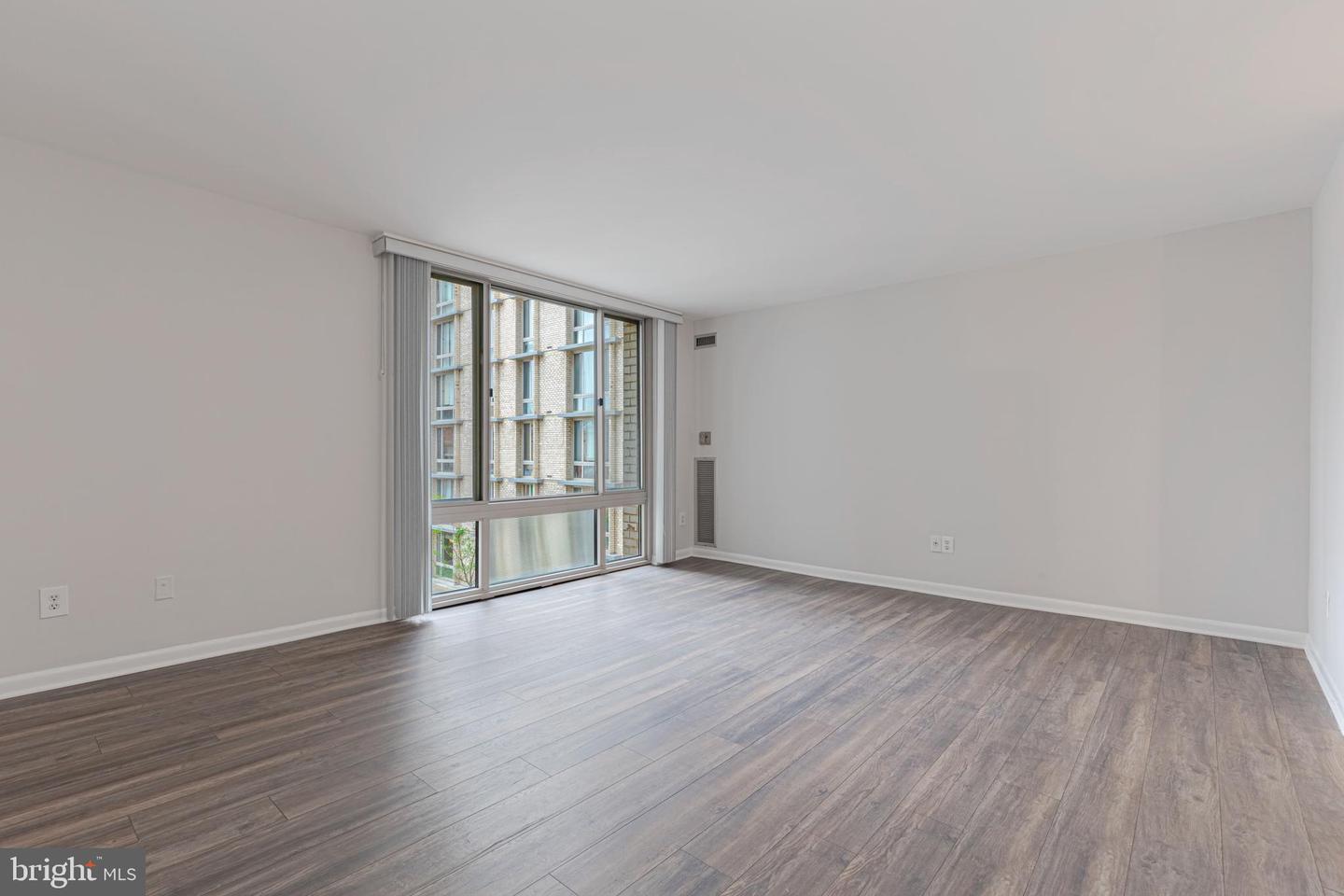 950 25th St Nw #327n Property Photo 9