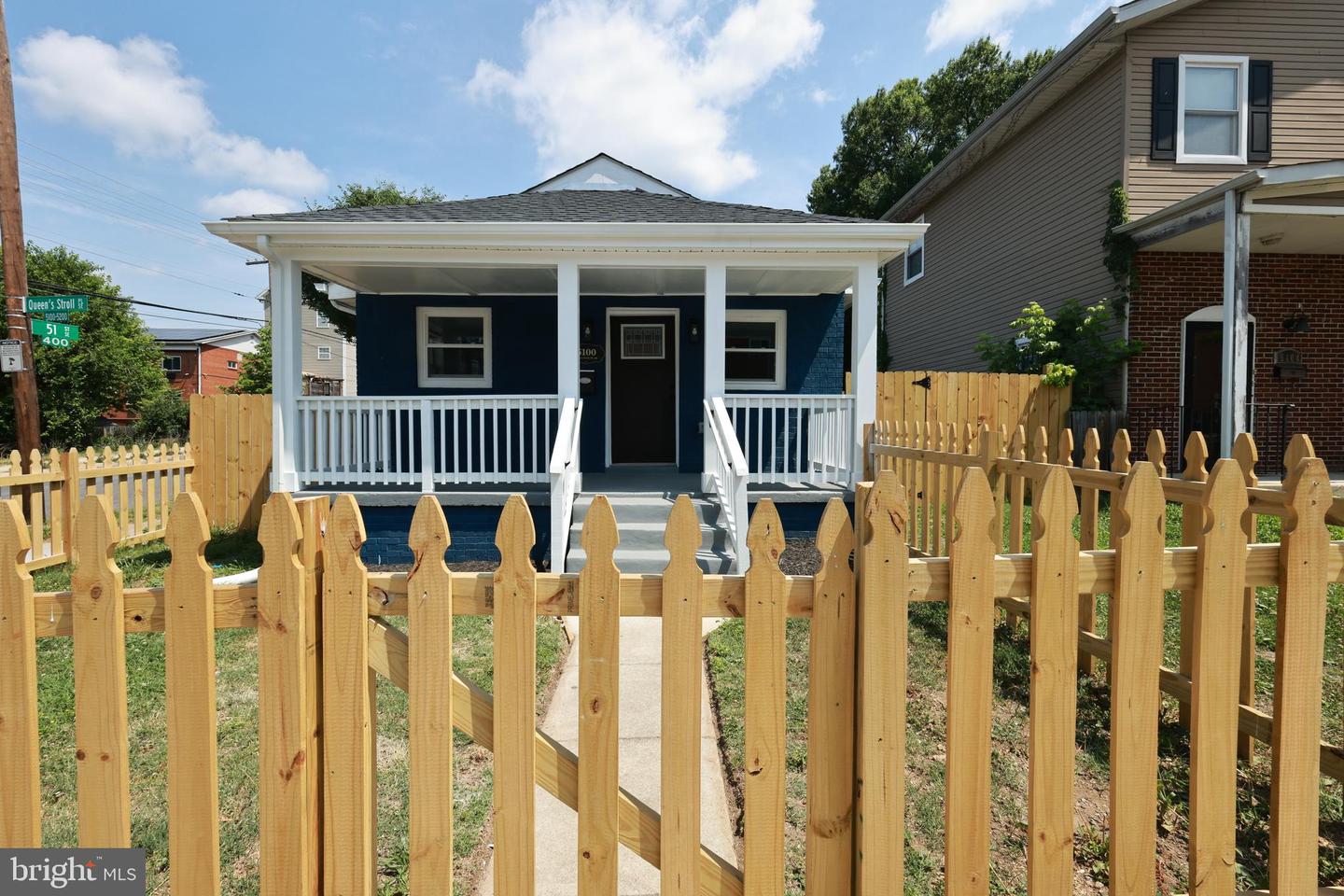 5100 QUEENS STROLL PL SE Property Photo 1