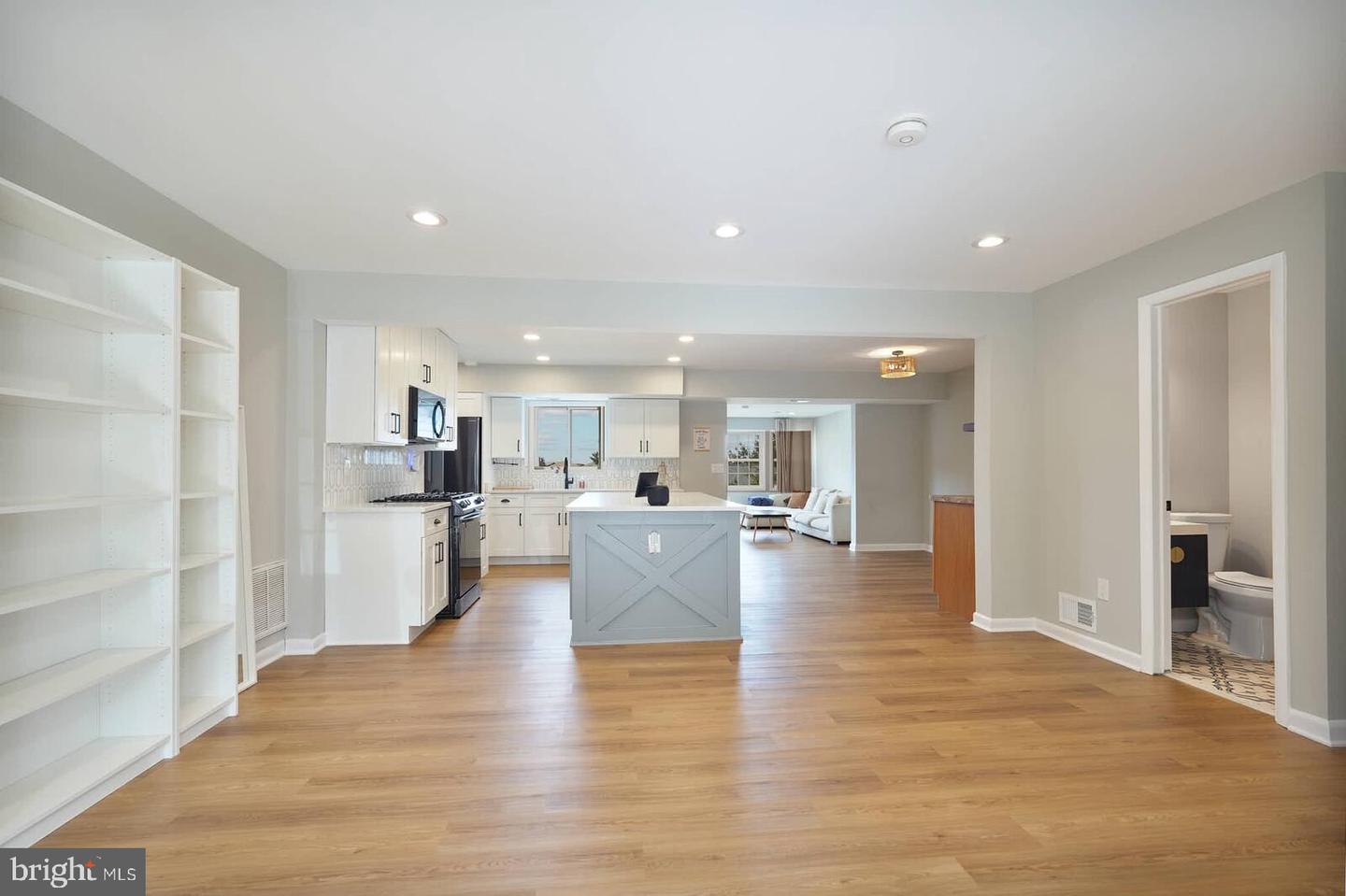 2425 Skyland Pl Se Property Photo 4