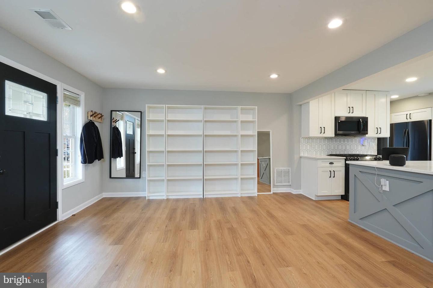 2425 Skyland Pl Se Property Photo 5