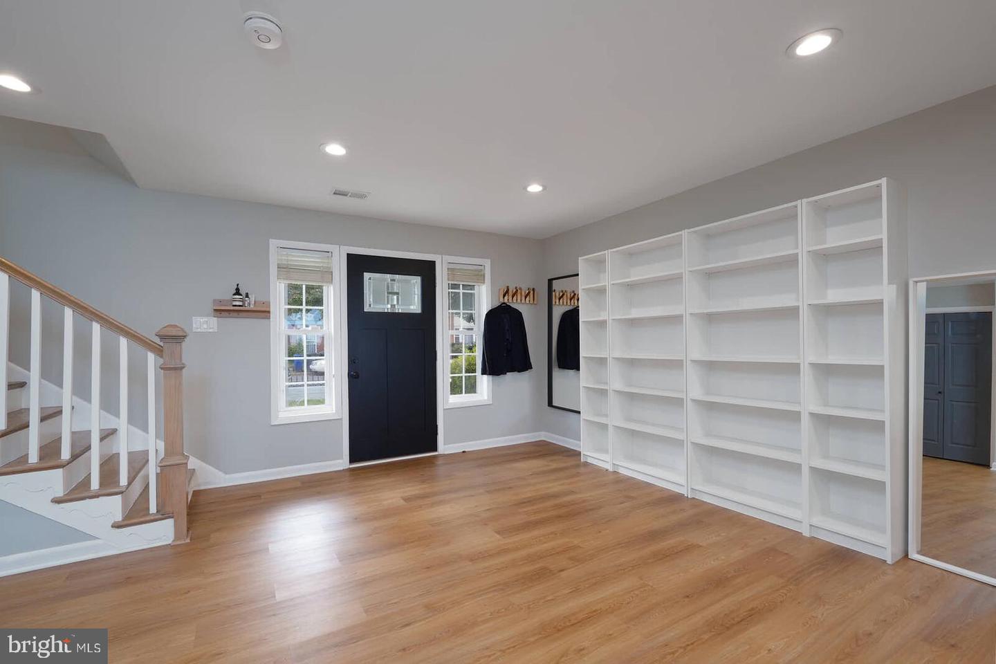 2425 Skyland Pl Se Property Photo 6