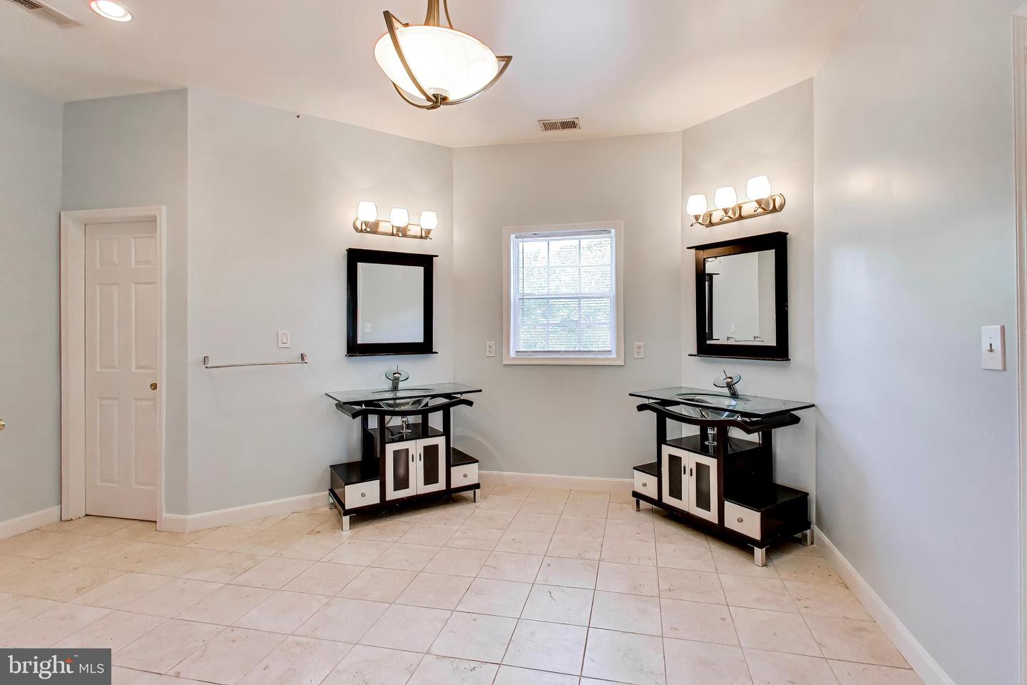 5713 Eads St Ne Property Photo 24