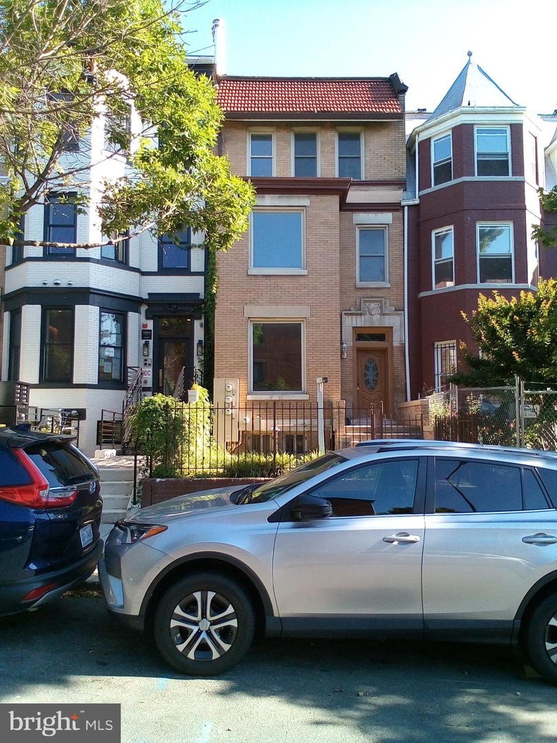 1433 Clifton St Nw #1 Property Photo 6